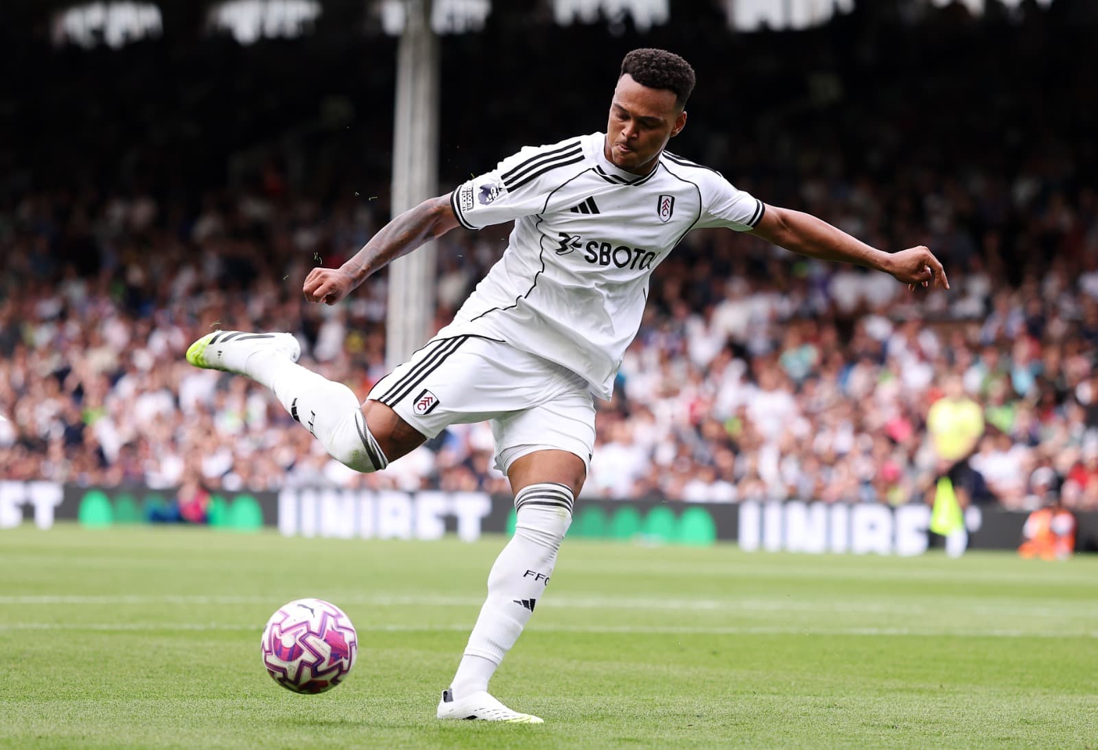 Rodigo Muniz, do Fulham, perde uma chance durante a partida da Premier League entre Fulham e Manchester United em Craven Cottage em 24 de agosto de 2025 em Londres, Inglaterra.