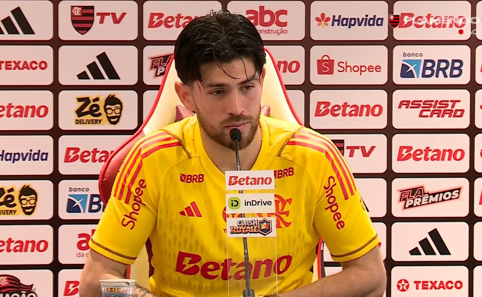 Rossi em coletiva no Flamengo