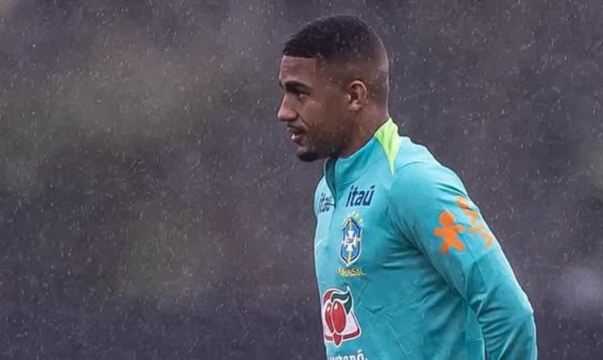 samuel lino em treino da seleção antes de brasil x chile
