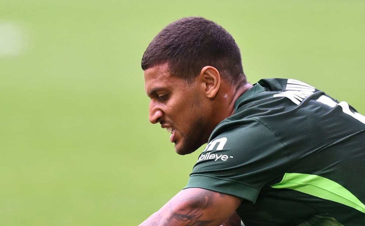 vinícius souza em jogo do wolfsburg pela bundesliga