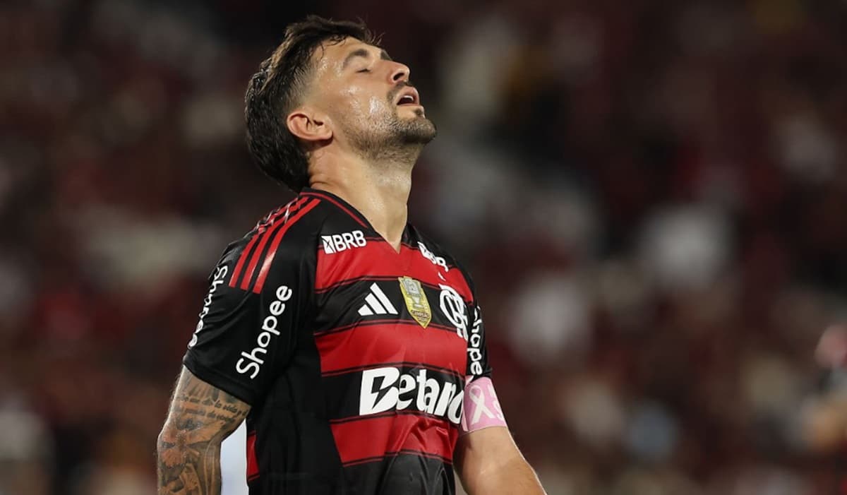 arrascaeta lamenta em jogo do flamengo contra o cruzeiro