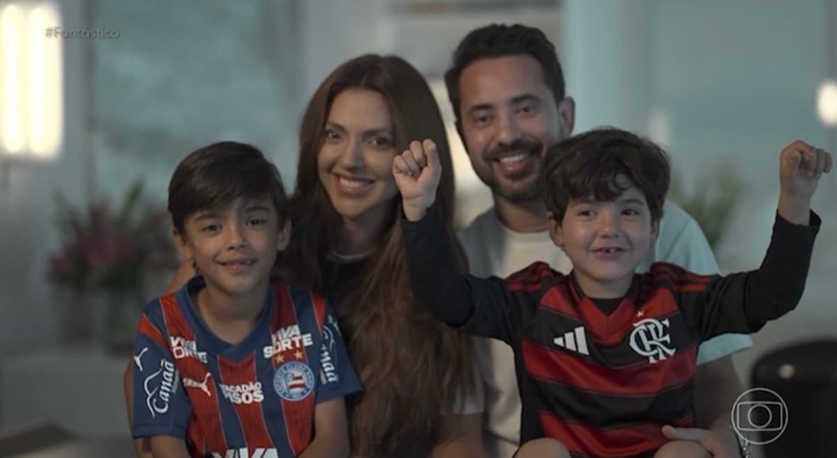 Guto, de Bahia, Marilia, esposa, Everton Ribeiro e Totoi, de Flamengo, todos sorridentes em entrevista ao Fantástico