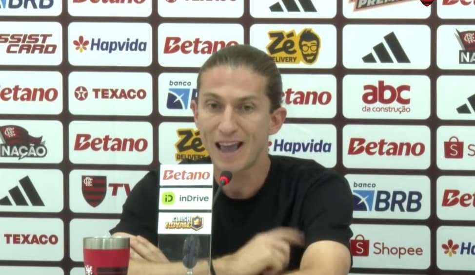 Filipe Luís em entrevista coletiva após Botafogo x Flamengo, pelo Brasileirão, reclamando da arbitragem brasileira