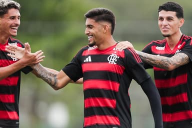 Pedro Leão, Guilherme e Pablo Lúcio comemoram gol do sub-20 do Flamengo no Carioca
