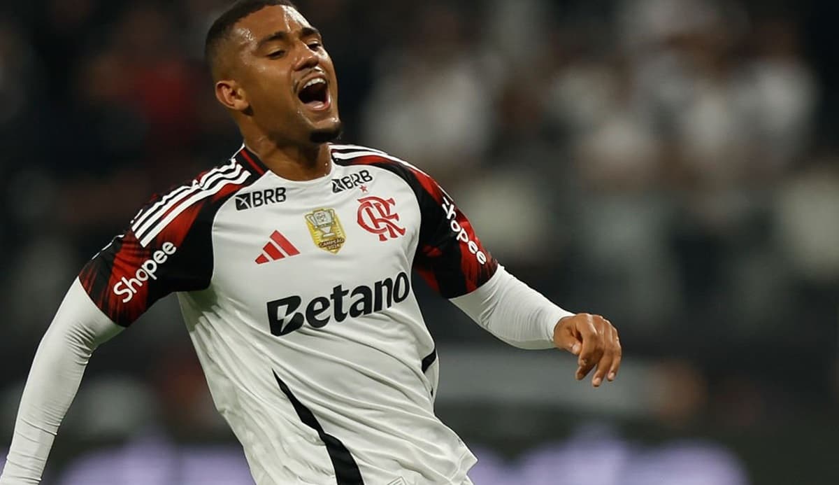 Samuel Lino em jogo do Flamengo contra o Corinthians