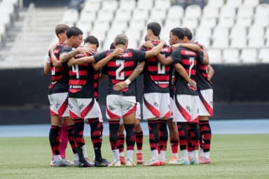 Time Sub-20 do Flamengo que foi superado pelo Botafogo na semifinal do Carioca 2025