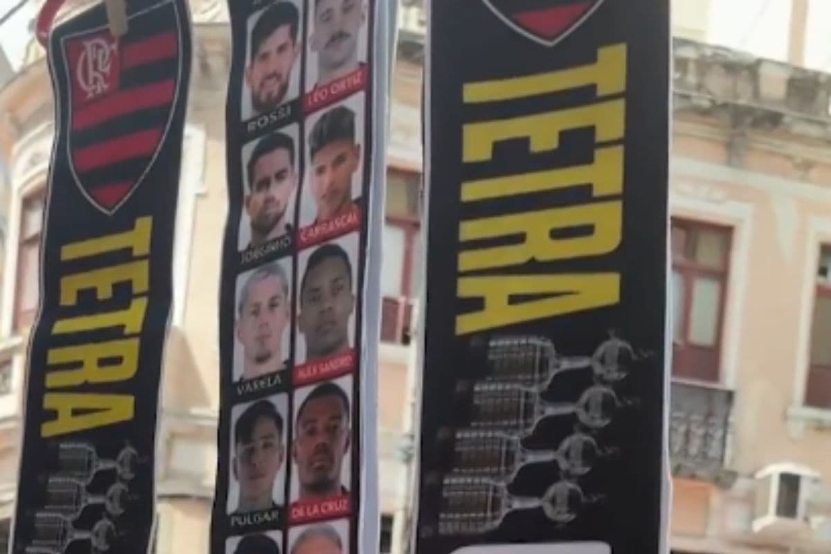 Faixas de Flamengo campeão da Libertadores 2025 são vendidas nas ruas do Rio de Janeiro