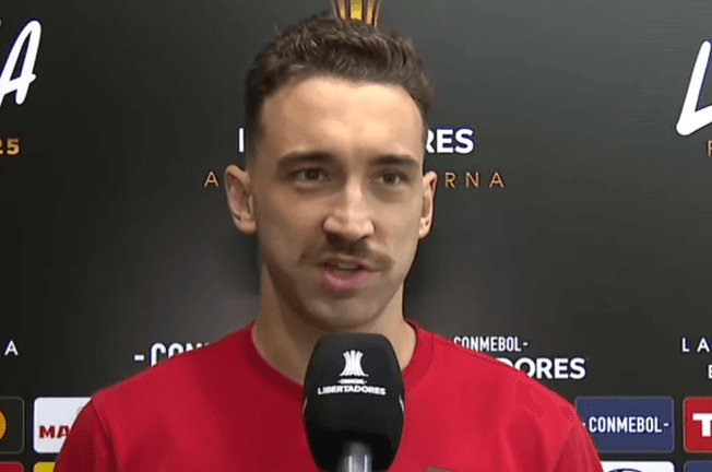 Léo Ortiz concede entrevista antes do primeiro treino do Flamengo em Lima para a final da Libertadores