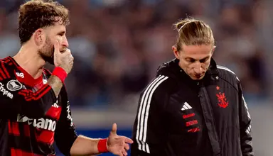 Léo Pereira e Filipe Luís conversam em Racing x Flamengo pela Conmebol Libertadores