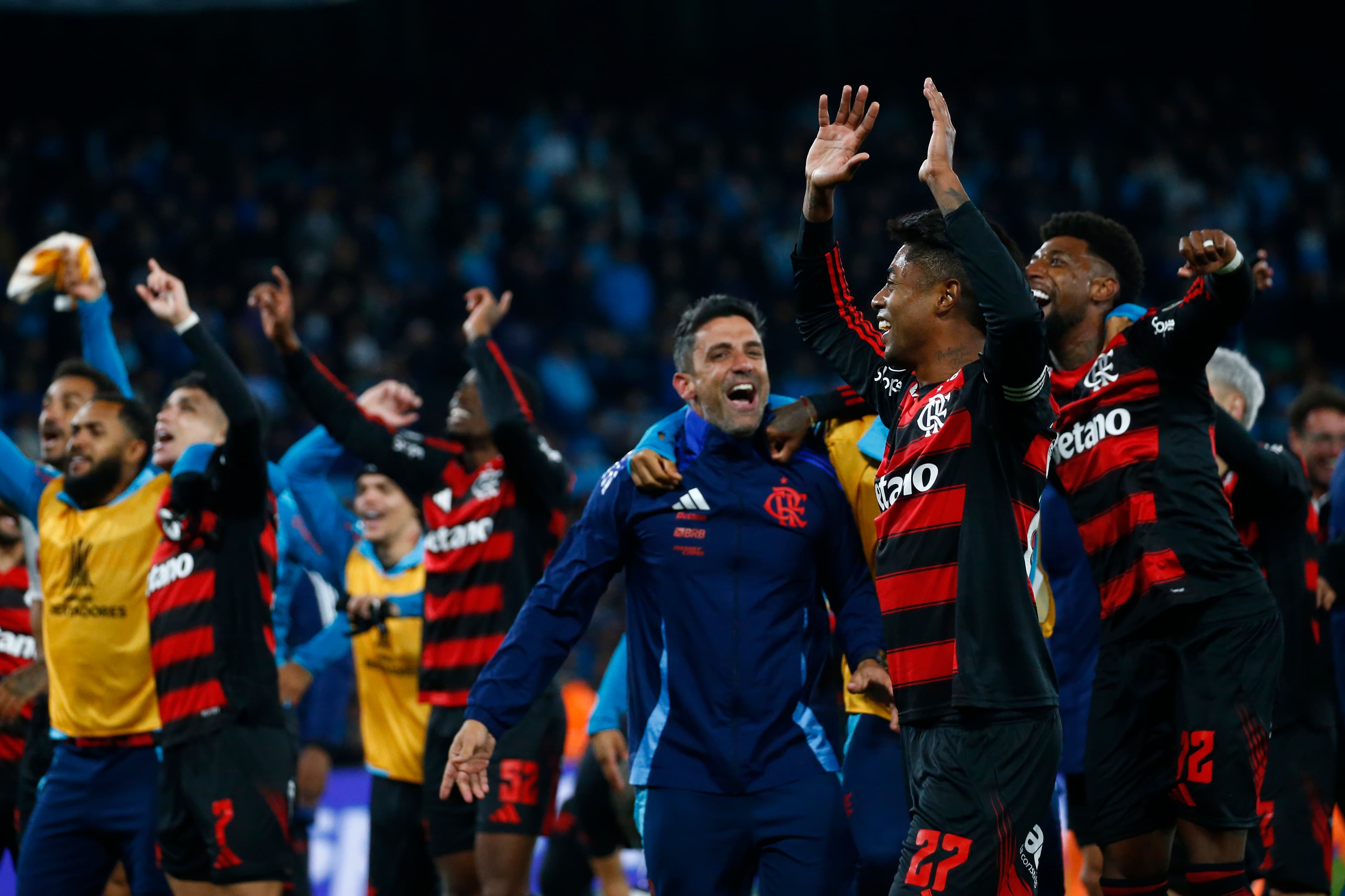 Jogadores do Flamengo comemoram classificação para final da Libertadores ao eliminar o Racing