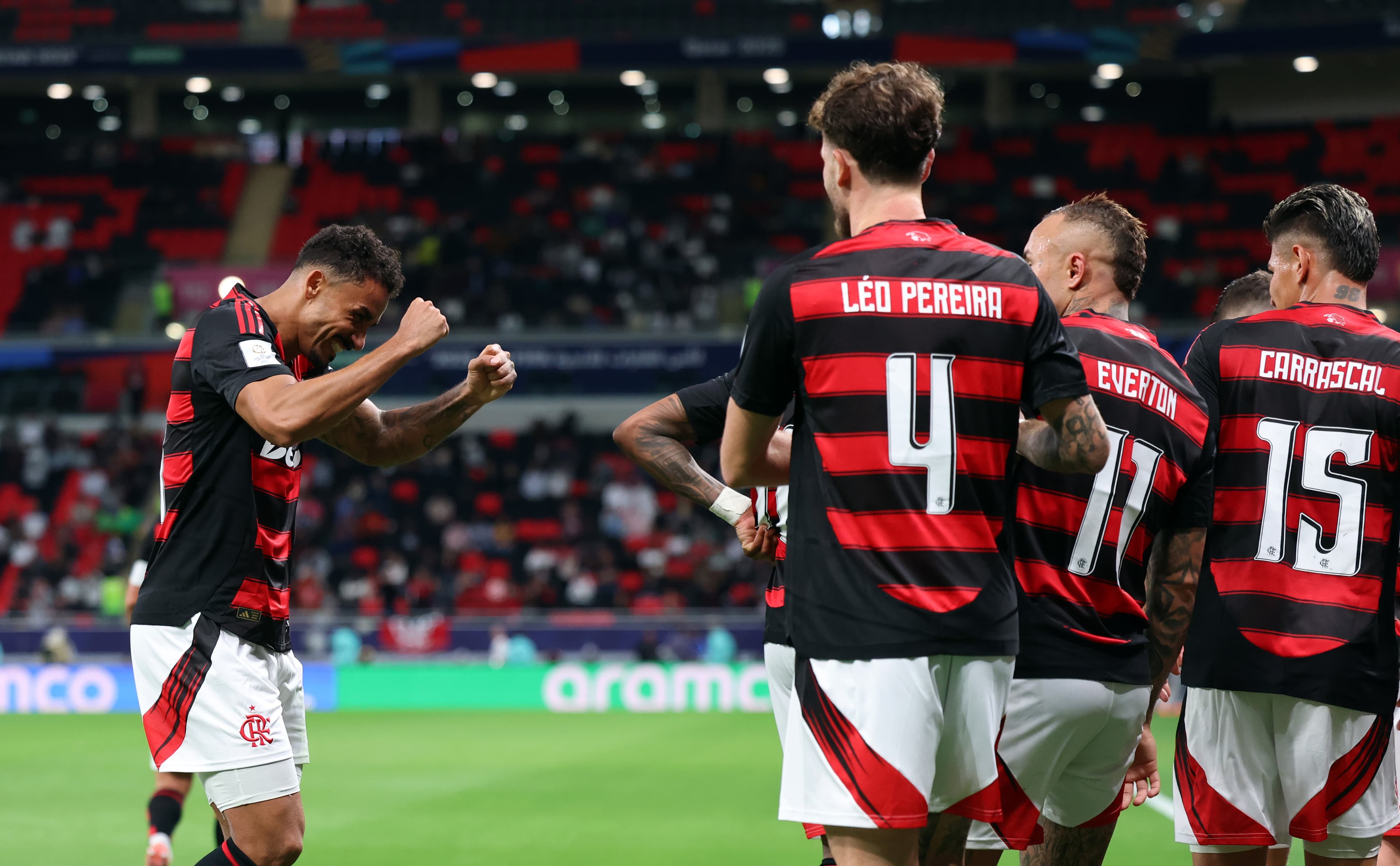 Danilo comemora gol pelo Flamengo na Copa Intercontinental