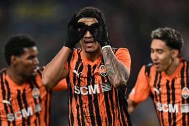 Kauã Elias comemora gol pelo Shakhtar Donetsk