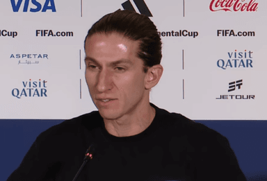 Filipe Luís durante a coletiva após PSG x Flamengo