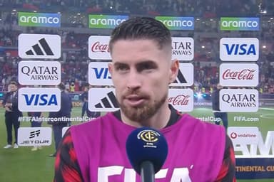 Jorginho citou orgulho dos feitos do Flamengo em 2025 e citou motivo para erros contra PSG