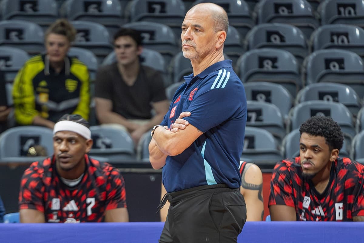 Oveja projetou FlaBasquete com Baralle e Alexey dividindo funções no time titular