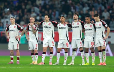Flamengo perfilado durante pênaltis contra PSG no Mundial