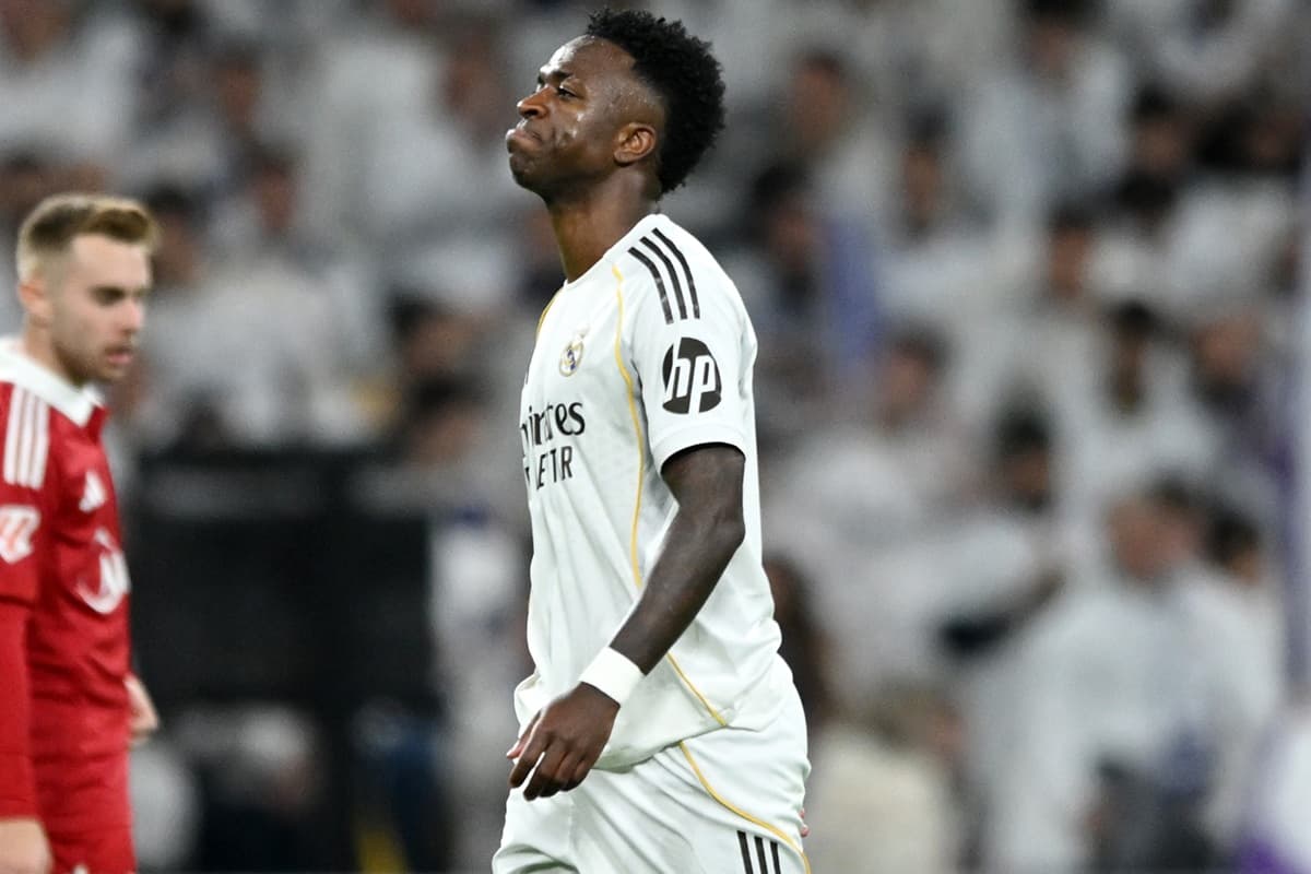 Vini Jr faz careta enquanto é substituído por Xabi Alonso em Real Madrid x Sevilla