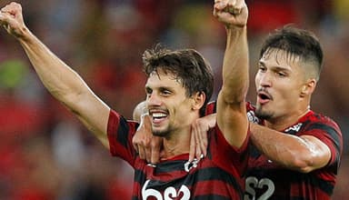 Matheus Thuler, ex-Flamengo, comemora com Rodrigo Caio
