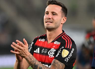 Saúl em campo após o título da Libertadores