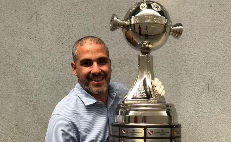 André Galdeano com a taça da Libertadores