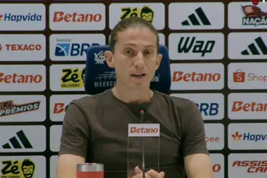 Filipe Luís durante entrevista após Flamengo x Fluminense