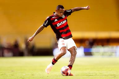 Flamengo empata com Portuguesa na estreia do Carioca