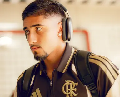 Guilherme na chegada ao Raulino de Oliveira para Flamengo x Portuguesa