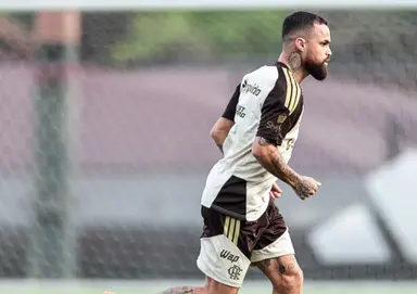 Michael em treino do Flamengo