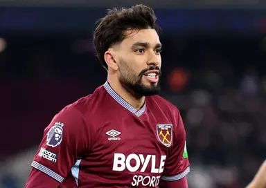 Paquetá corre sorridente após gol pelo West Ham