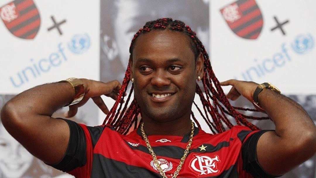 Vágner Love com a camisa do Flamengo durante sua passagem pelo clube antes da rescisão contratual em 2013.