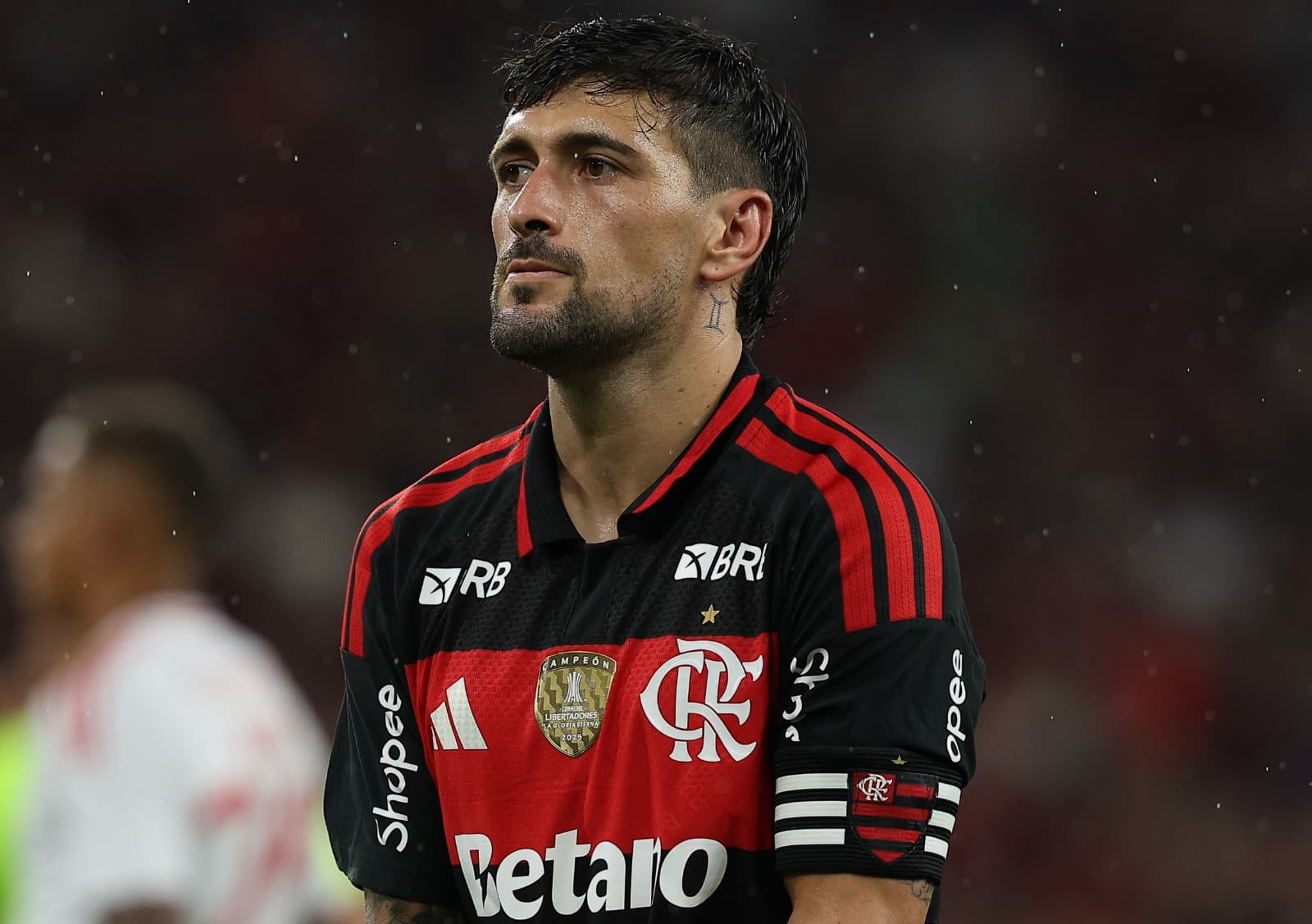 Arrascaeta comemora gol pelo Flamengo