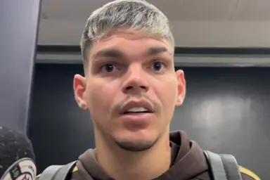 Ayrton Lucas durante entrevista na zona mista do Maracanã