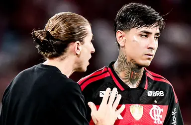 Pulgar escuta orientações de Filipe Luís na beira do campo