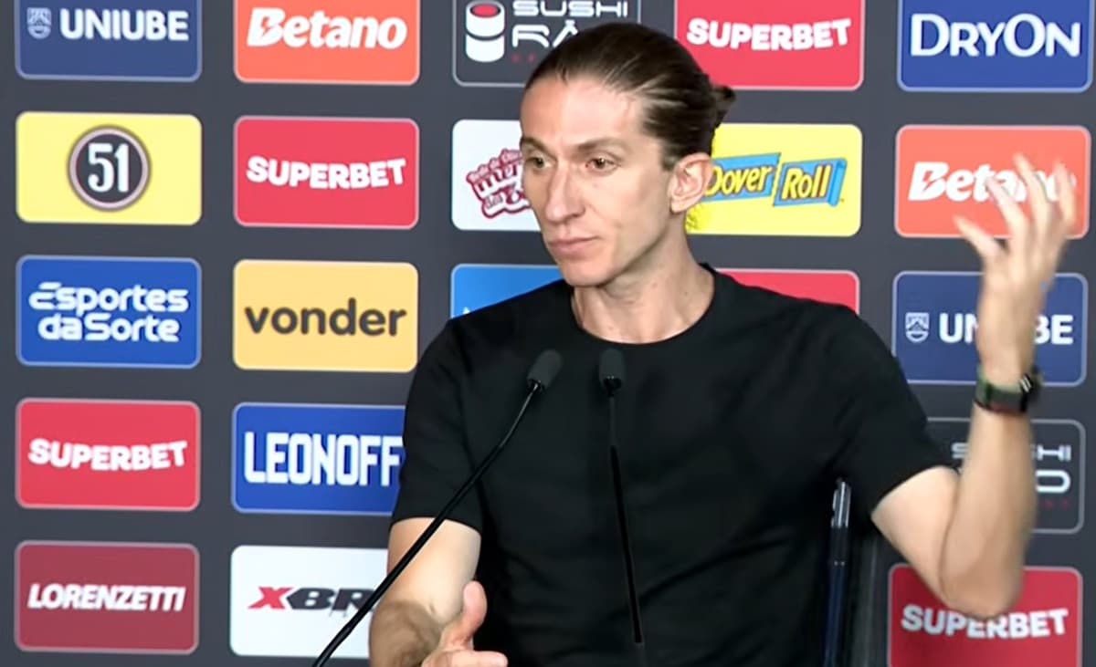 Filipe Luís em coletiva após Flamengo e Corinthians