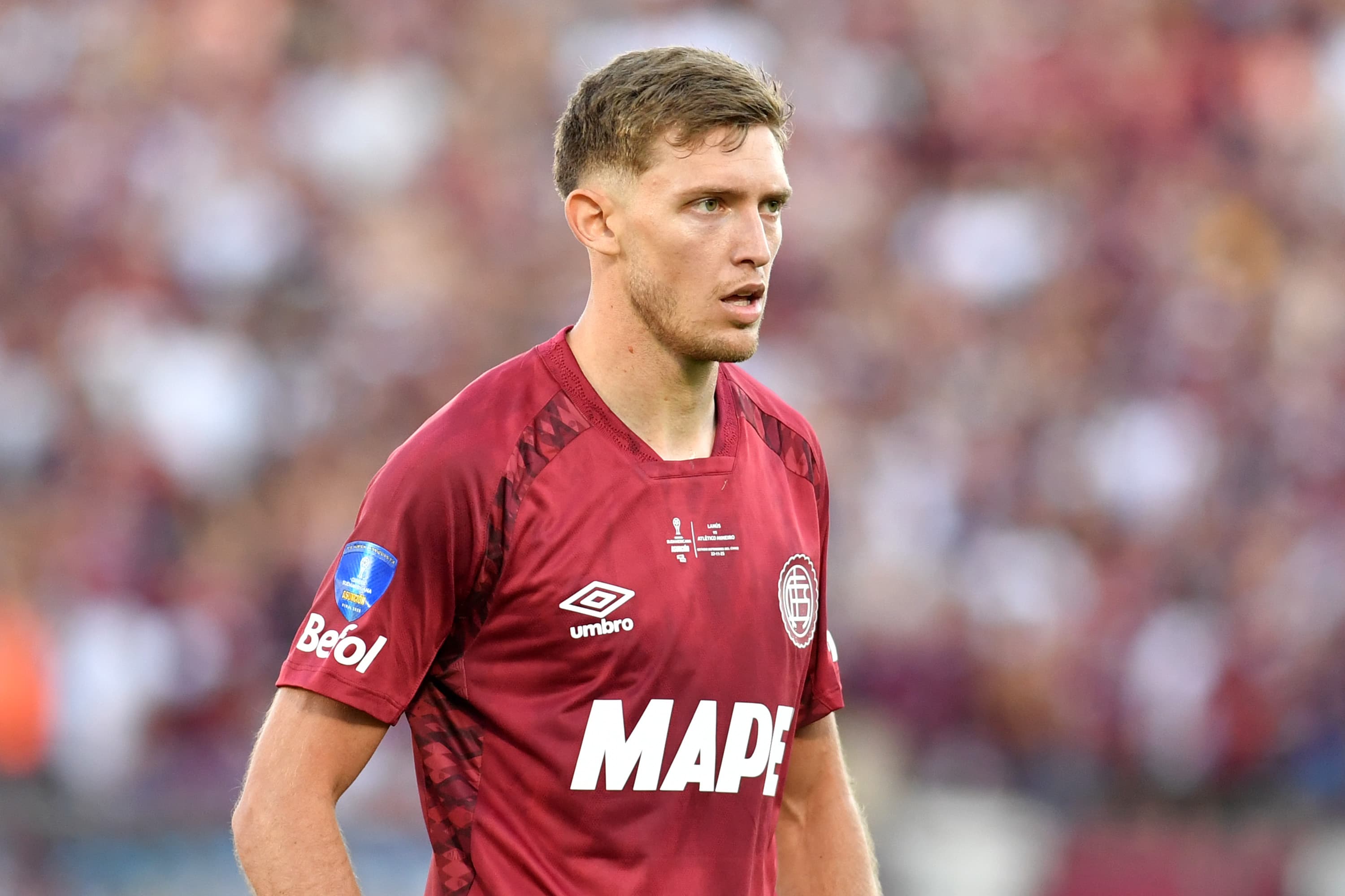 Castillo em campo pelo Lanús