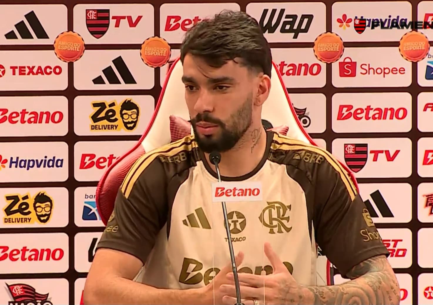 Lucas Paquetá na apresentação ao Flamengo