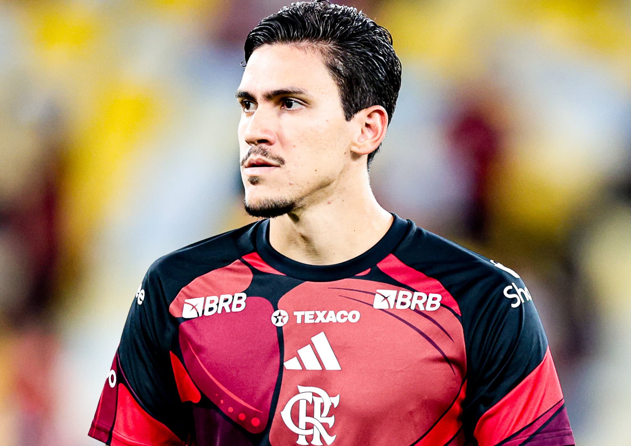 Pedro durante aquecimento do Flamengo no Maracanã
