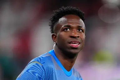 Vini Jr em campo antes de Benfica x Real Madrid