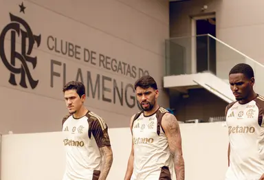 Pedro, Paquetá e Evertton Araújo chegam a campo de treino do Flamengo