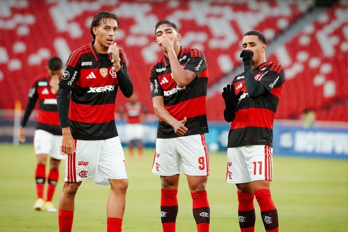 Luiz Felipe, Josmar e Ryan Roberto fazer dancinha em comemoração de gol do Flamengo contra o Bolívar pela Libertadores sub-20 2026